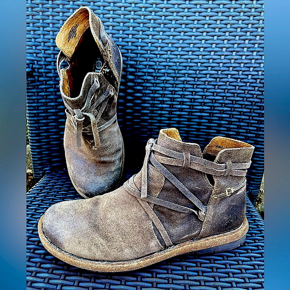 Born ladies size 7.5 Bootie Boots